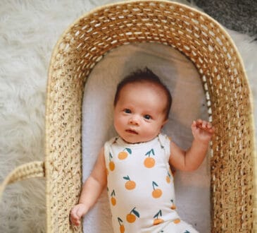 Pierwsze dni maluszka w koszu Mojżesza – czy to dobry wybór dla rodziców?