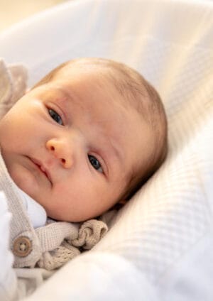 AZS u niemowlaka – domowe sposoby, które rzeczywiście łagodzą, i te, które szkodzą