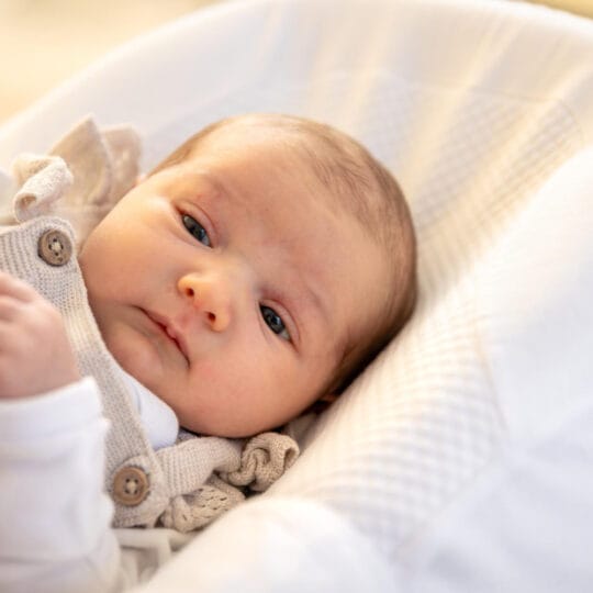 AZS u niemowlaka – domowe sposoby, które rzeczywiście łagodzą, i te, które szkodzą